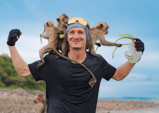 Pattaya Jetski Tour- feeding monkeys