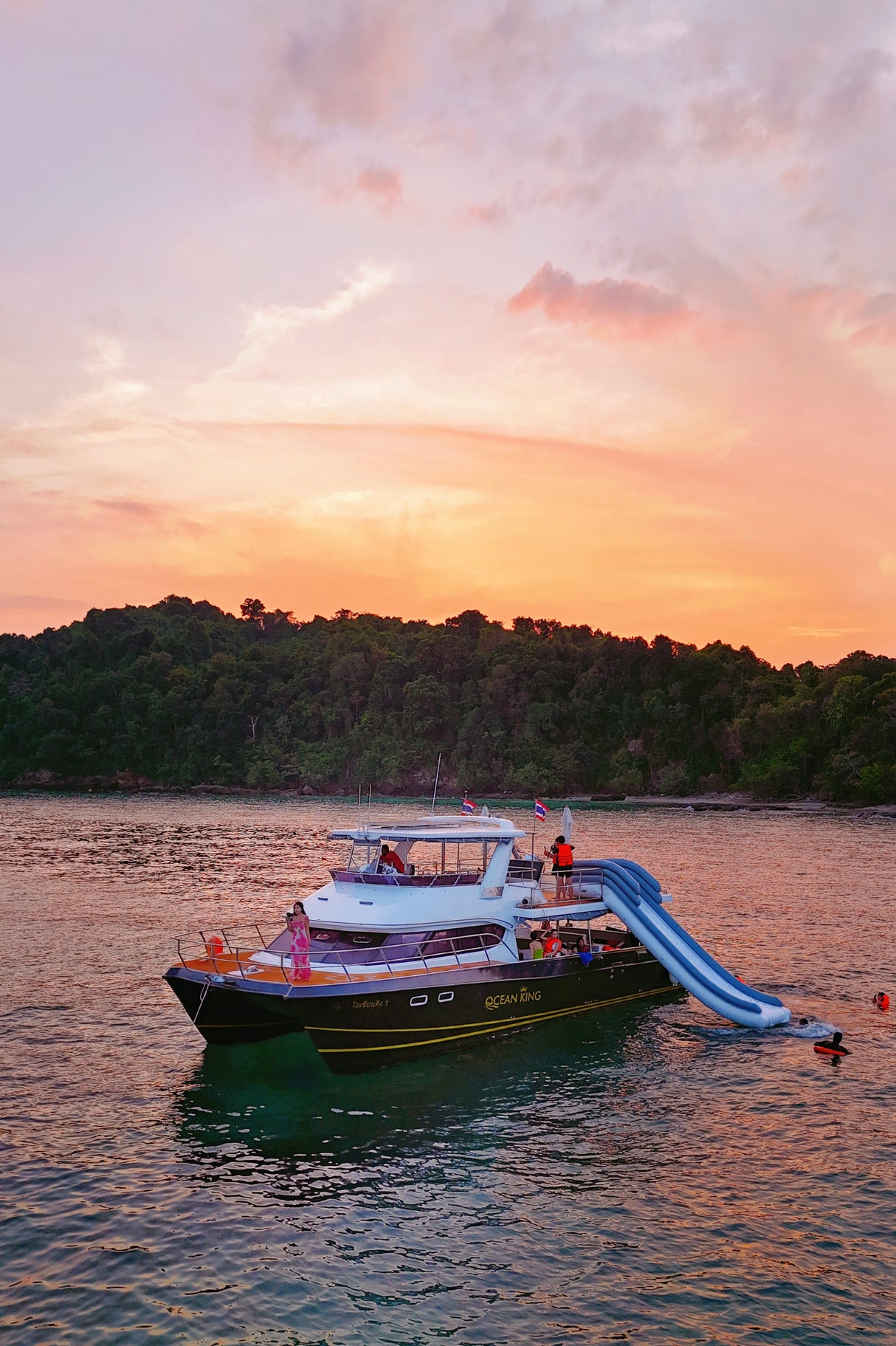 Phuket Phiphi Island Tour: Phi Phi & Maiton Islands Day Tour By Luxury Yacht